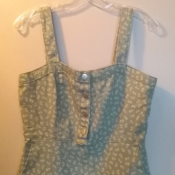 green jumper - Picture 2 of 8